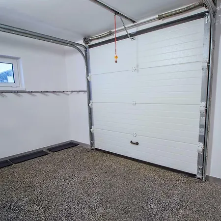 Wellness Klinovec Views ヴィラ *